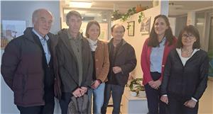 La Difensora civica Veronika Meyer (2a da dx) e la sua collaboratrice Alessandra Orlandi (1a da dx) con la delegazione dell’organizzazione Onde civiche Alto Adige. (Foto: Difesa civica)