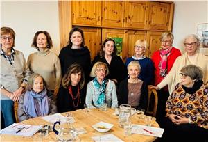 Priska Garbin con le rappresentanti di "Frauen helfen Frauen".