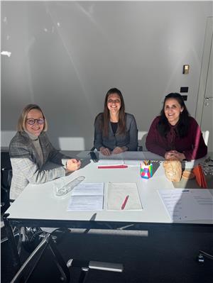 Landesrätin Magdalena Amhof, Sachbearbeiterin Nathalie Peri und Volksanwältin Veronika Meyer (v.l.) (Foto: Volksanwaltschaft)