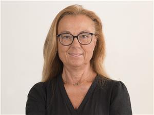 Die Seniorenbeauftragte innerhalb der Volksanwaltschaft, Vera Tronti Harpf, bietet ab kommenden Mittwoch, 14. Oktober, regelmäßig Sprechstunden in Schlanders und Mals an. (Foto: Volksanwaltschaft)
